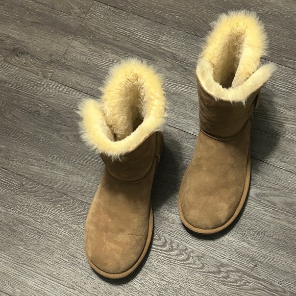 UGGs - Picture 3 of 4